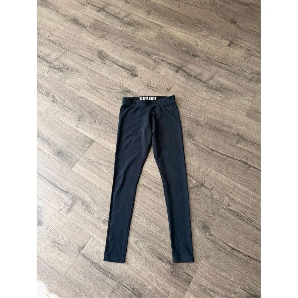 Nike Women Size Small Crop Leg-a-See Pants Black